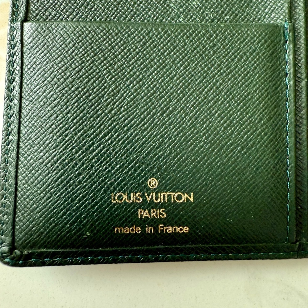 Authentic Louis Vuitton Brazza wallet in dark green💚
